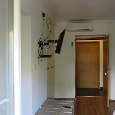 Holidays 1 アパート